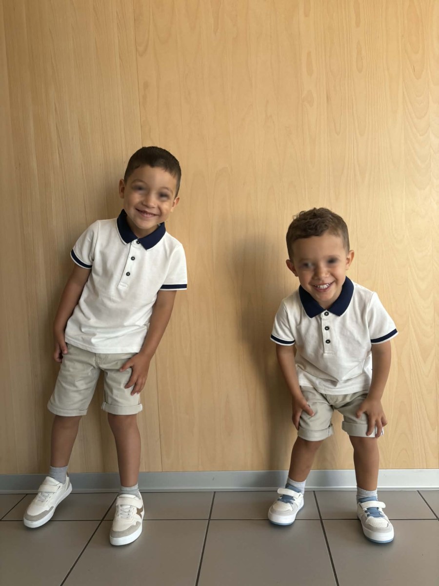 Zayden et son frère en polo
